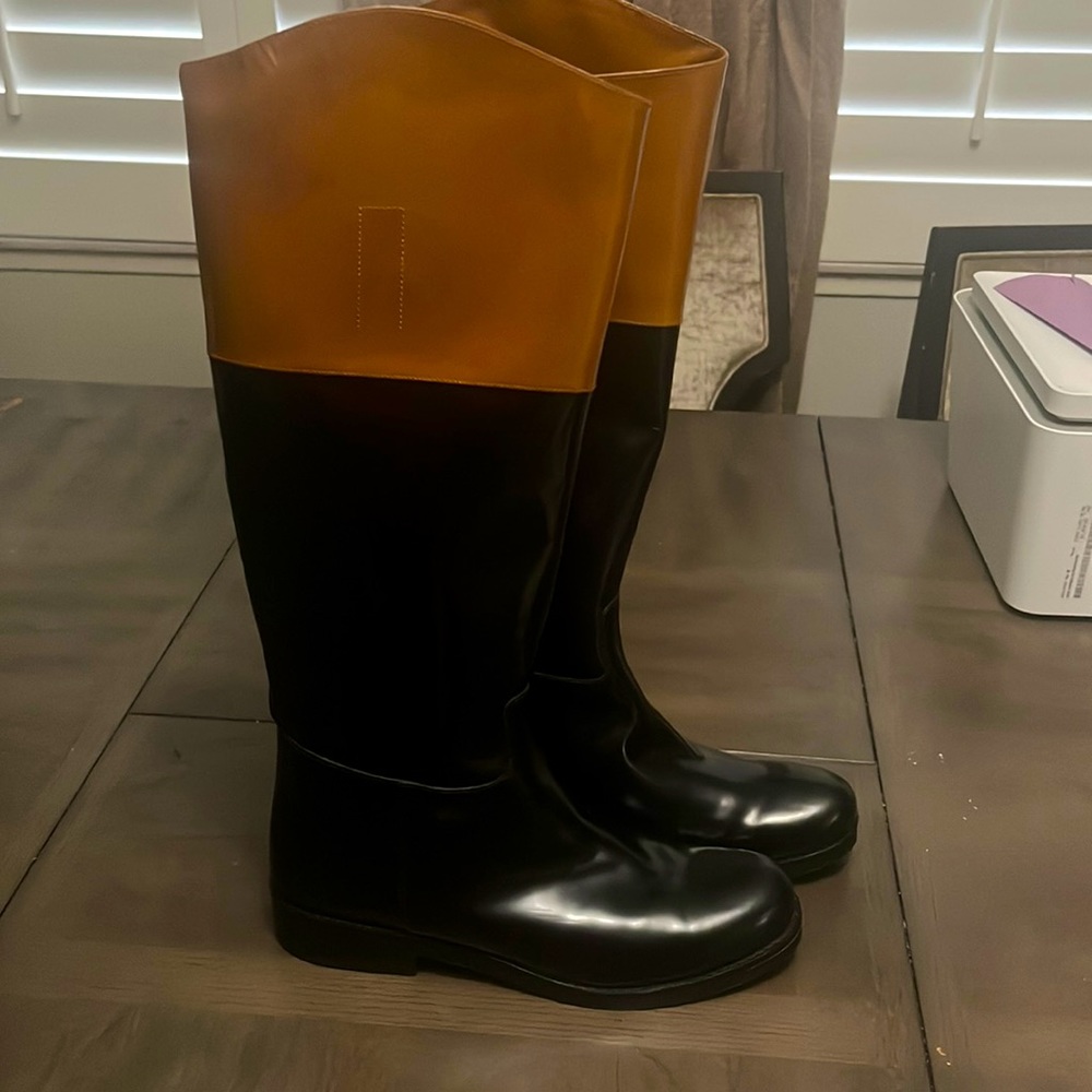 Micheal Kors Boots